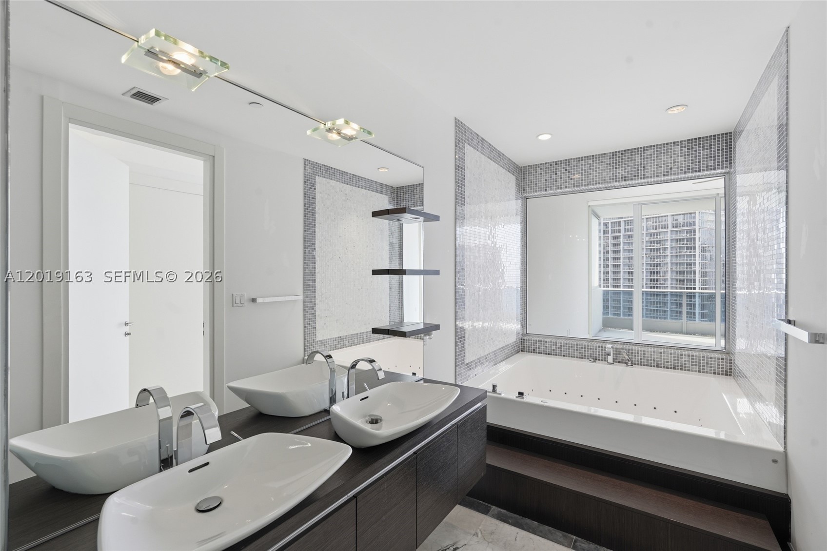200 Biscayne Boulevard Way #4904, Miami FL 33131