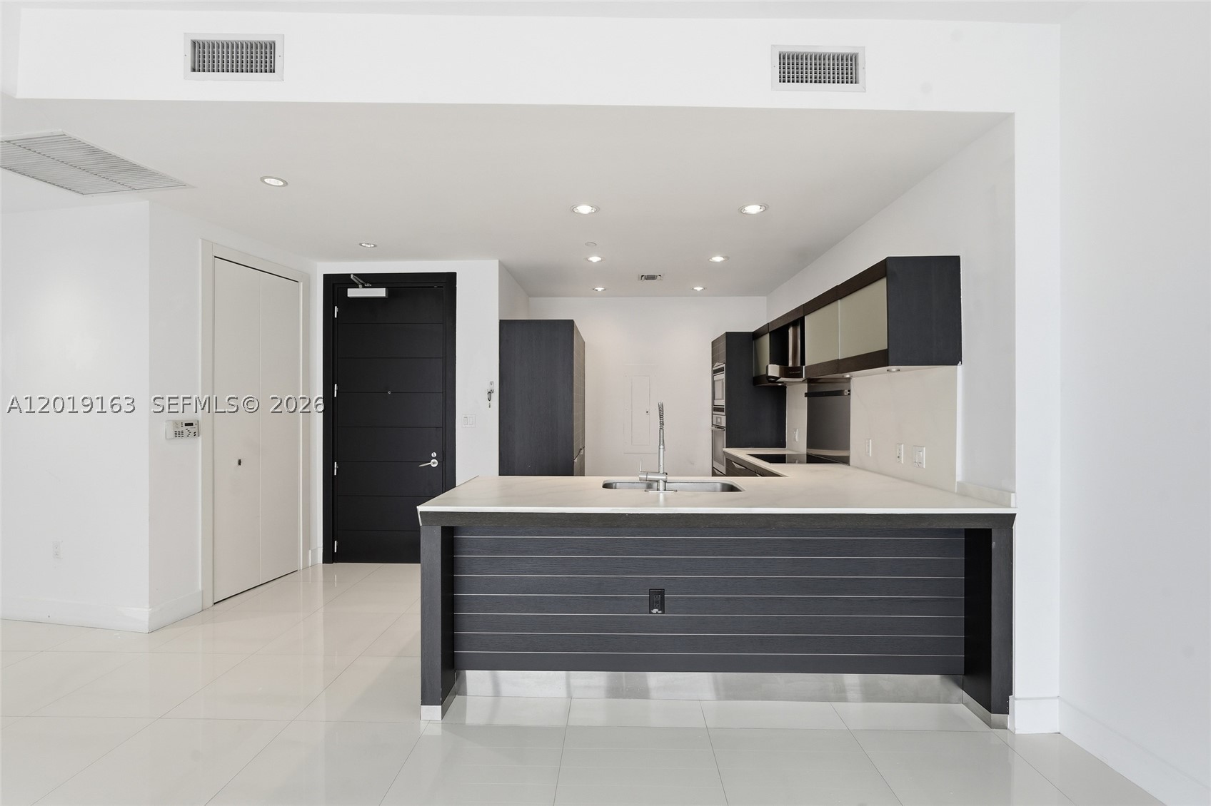 200 Biscayne Boulevard Way #4904, Miami FL 33131
