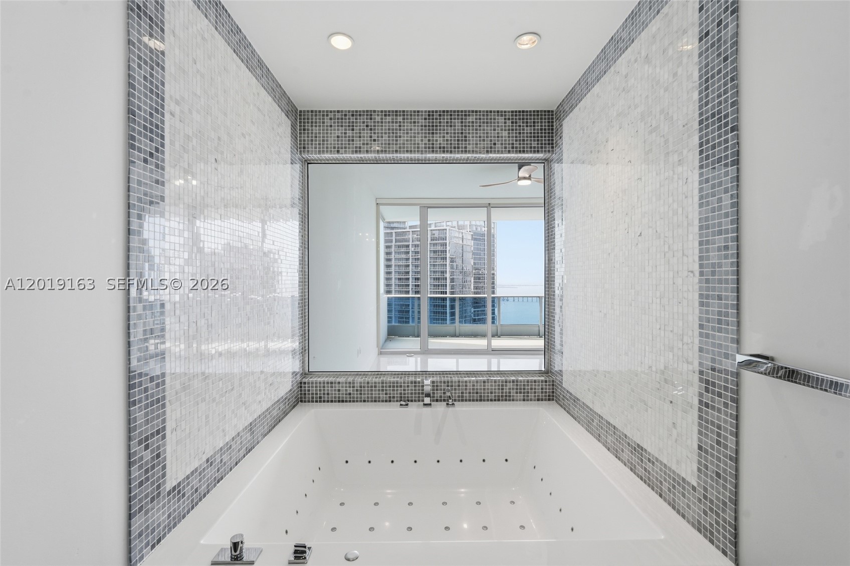 200 Biscayne Boulevard Way #4904, Miami FL 33131