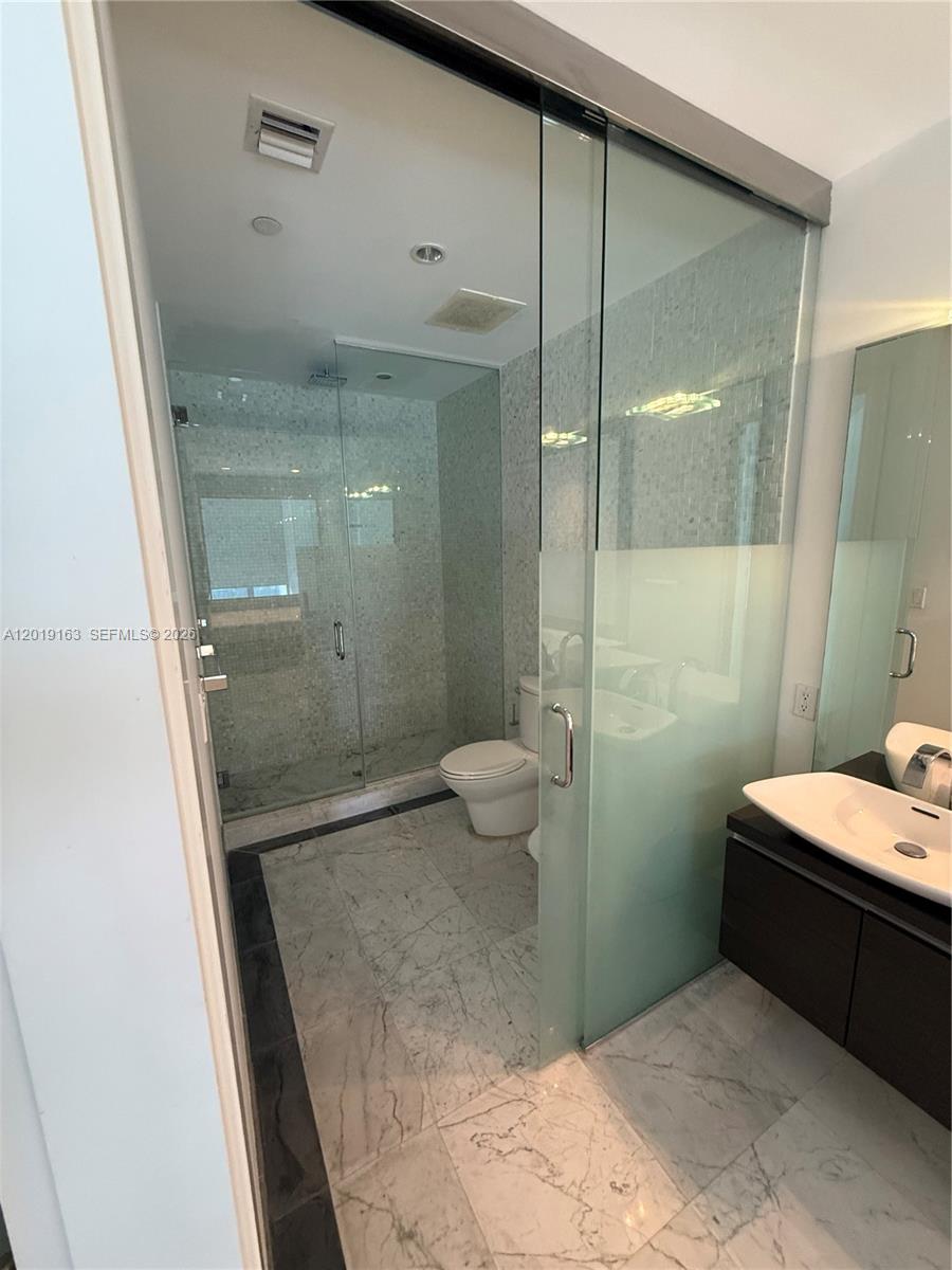 200 Biscayne Boulevard Way #4904, Miami FL 33131