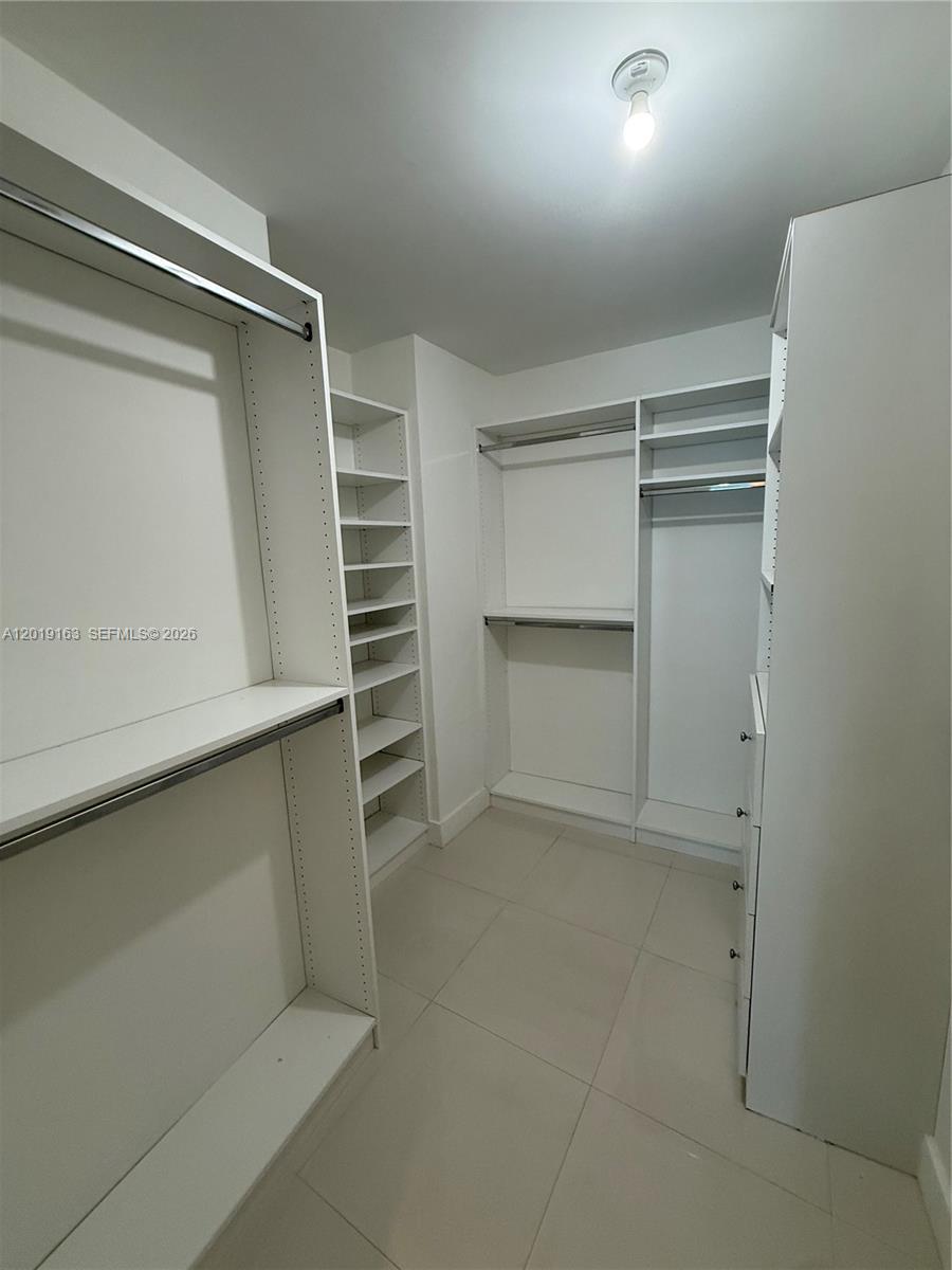 200 Biscayne Boulevard Way #4904, Miami FL 33131
