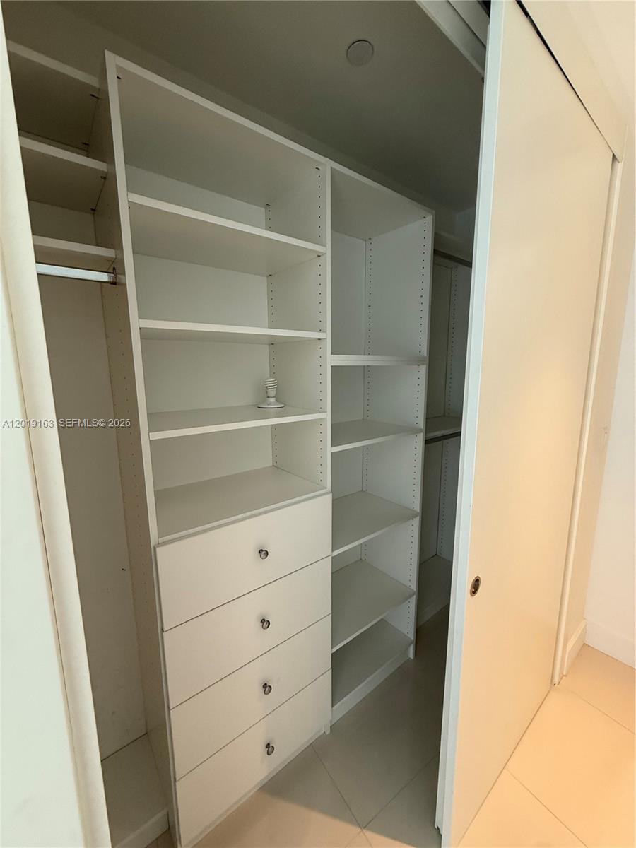 200 Biscayne Boulevard Way #4904, Miami FL 33131