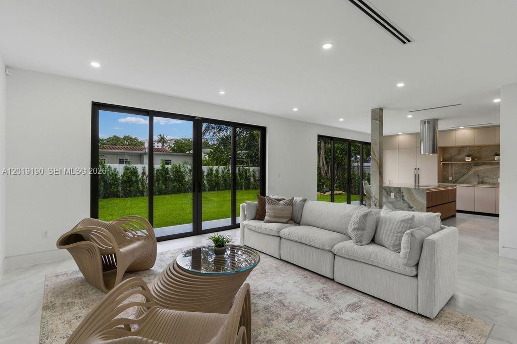 2265 SW 4 St, Miami FL 33135