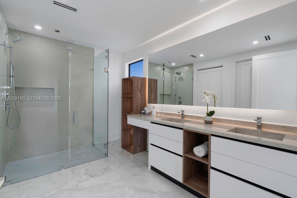 2265 SW 4 St, Miami FL 33135