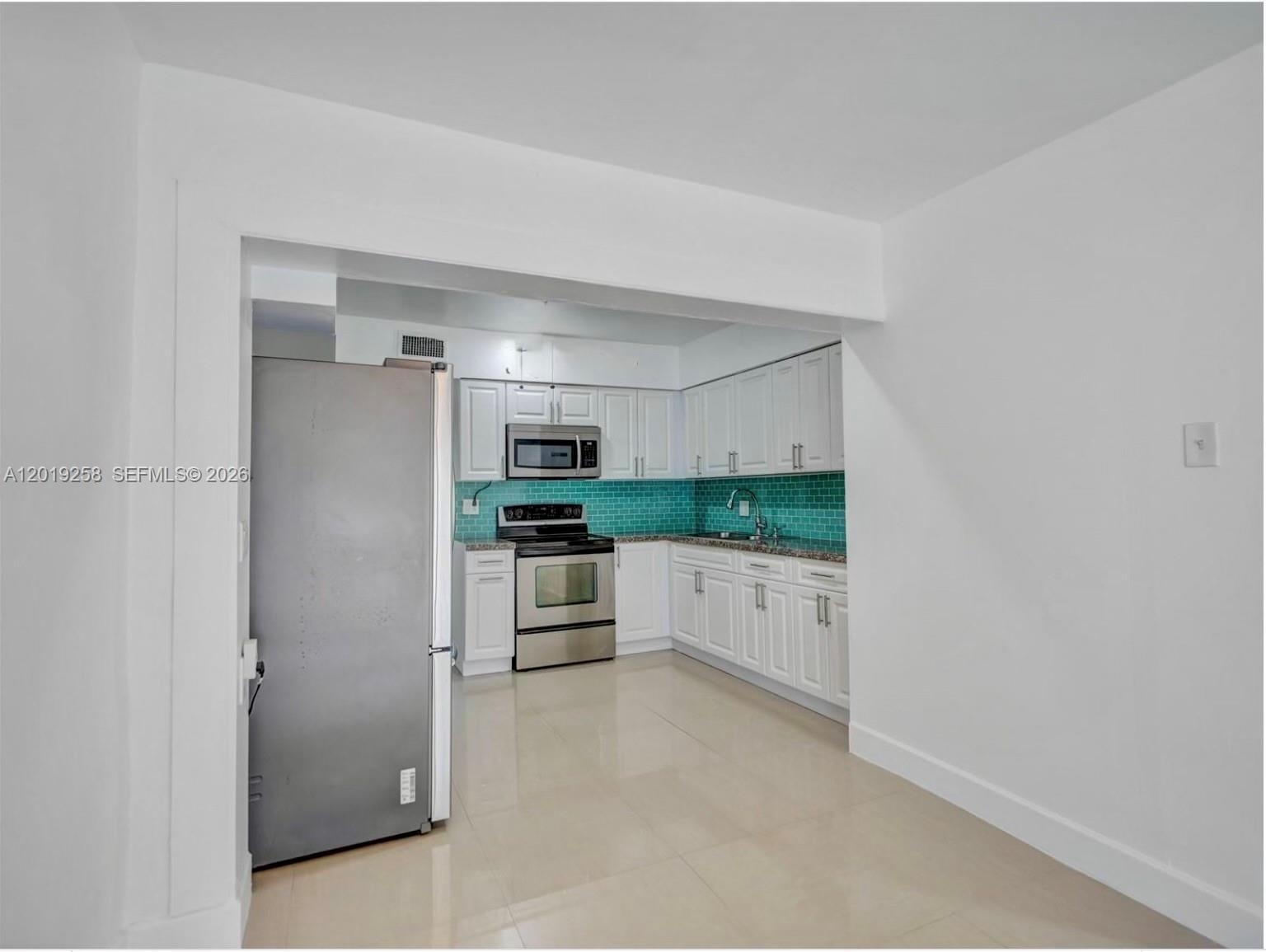 9494 SW 39th St, Miami FL 33165