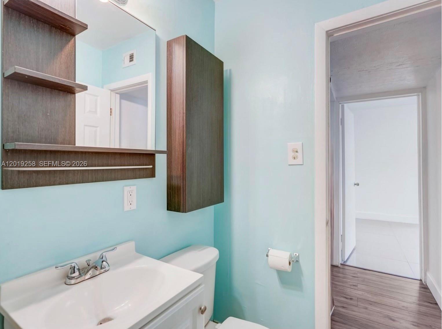 9494 SW 39th St, Miami FL 33165