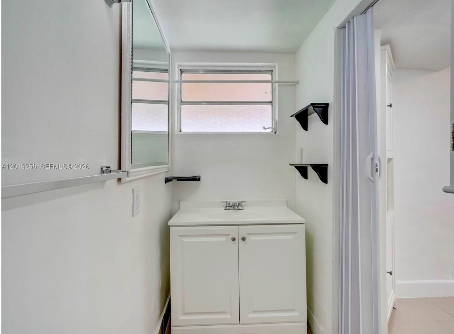 9494 SW 39th St, Miami FL 33165