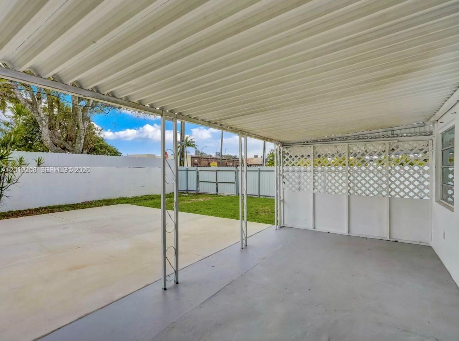 9494 SW 39th St, Miami FL 33165
