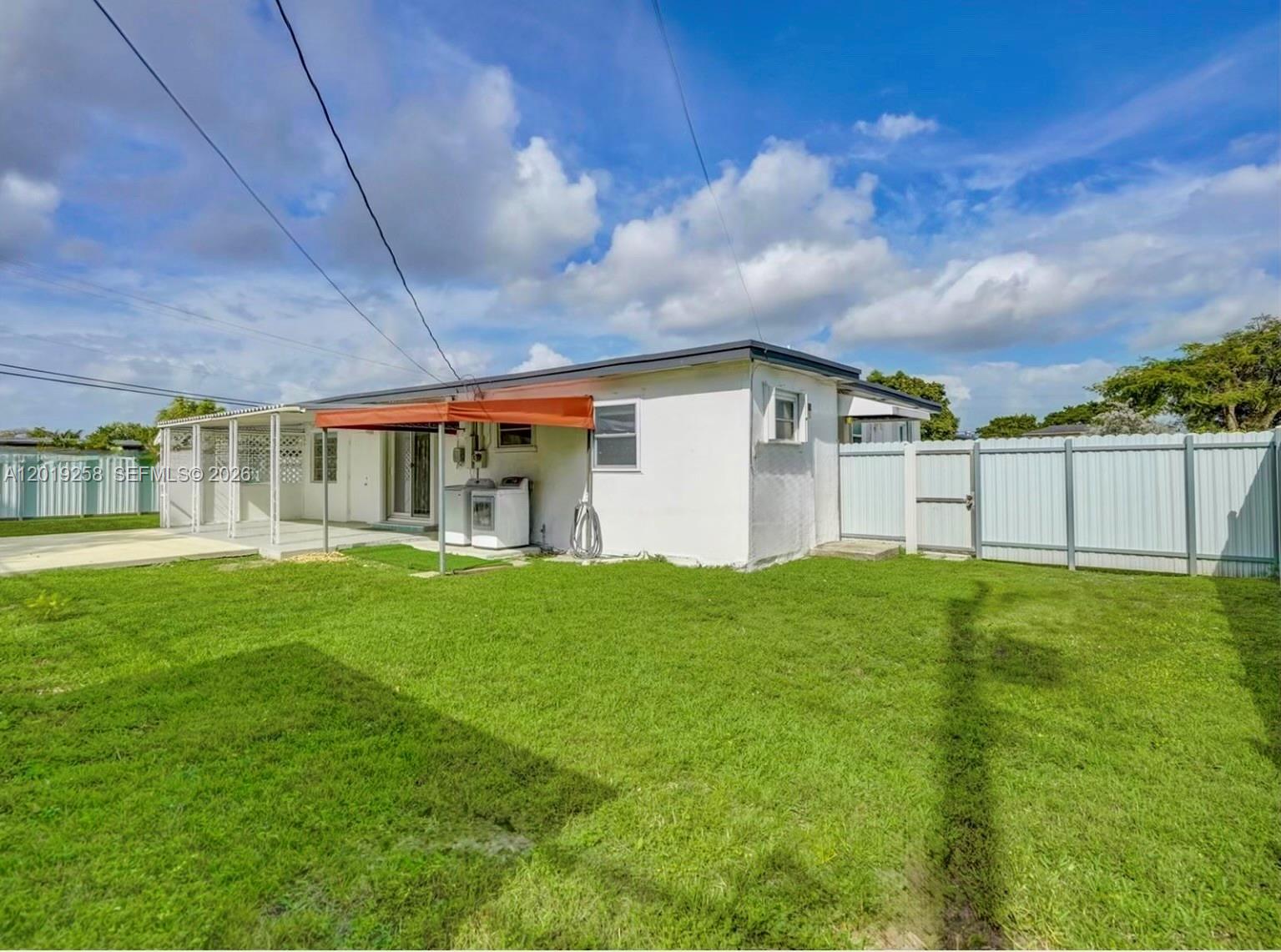 9494 SW 39th St, Miami FL 33165