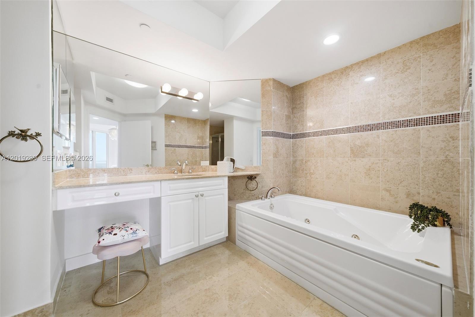 4779 Collins Ave #1206, Miami Beach FL 33140