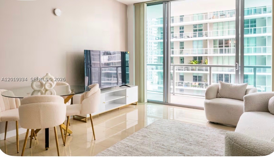 1111 SW 1 ave #2215, Miami FL 33130