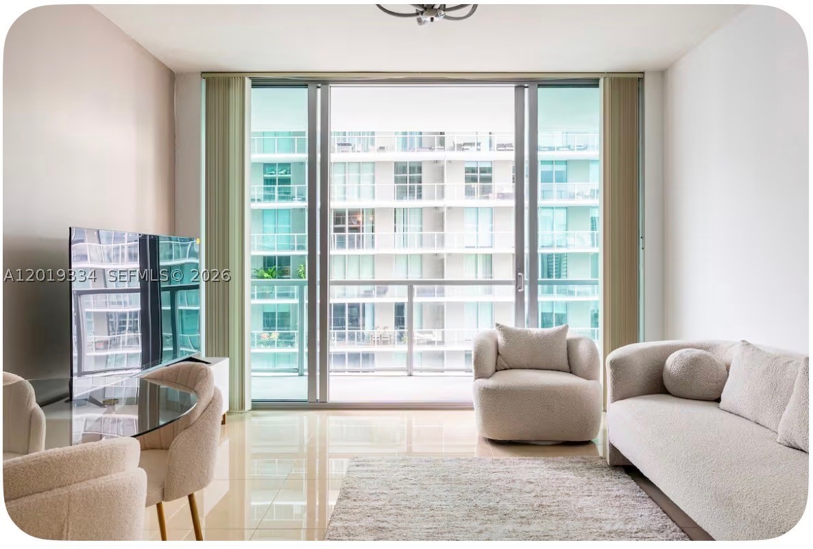 1111 SW 1 ave #2215, Miami FL 33130
