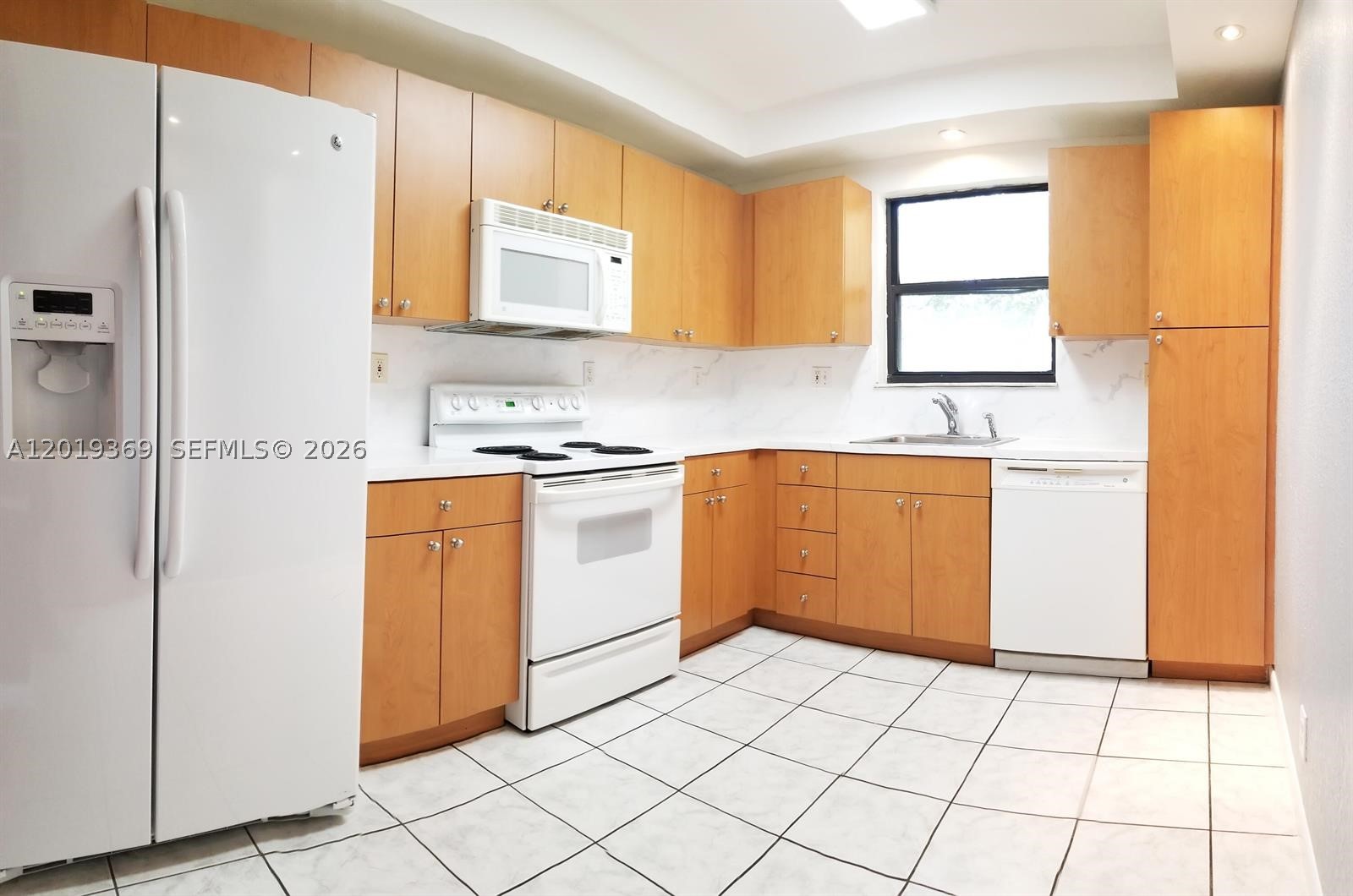 1900 Diana Dr #3E, Hallandale Beach FL 33009