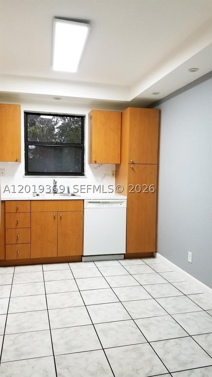 1900 Diana Dr #3E, Hallandale Beach FL 33009