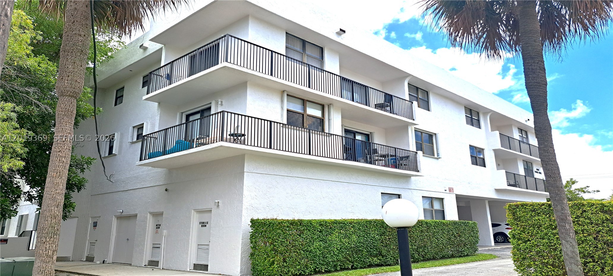 1900 Diana Dr #3E, Hallandale Beach FL 33009
