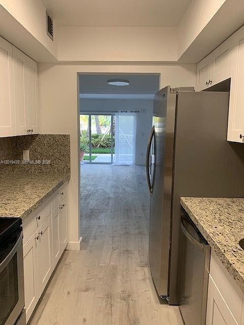 881 Ocean Dr #TH11, Key Biscayne FL 33149