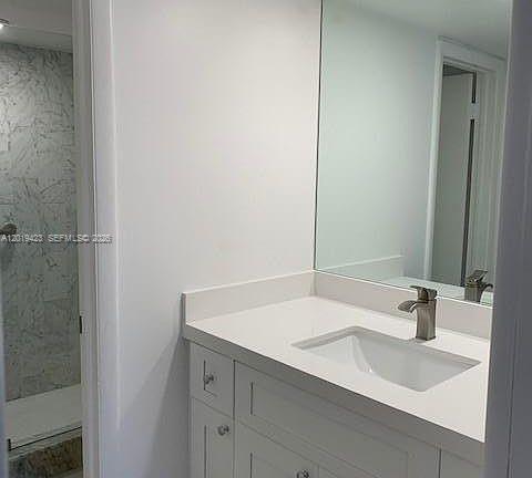 881 Ocean Dr #TH11, Key Biscayne FL 33149