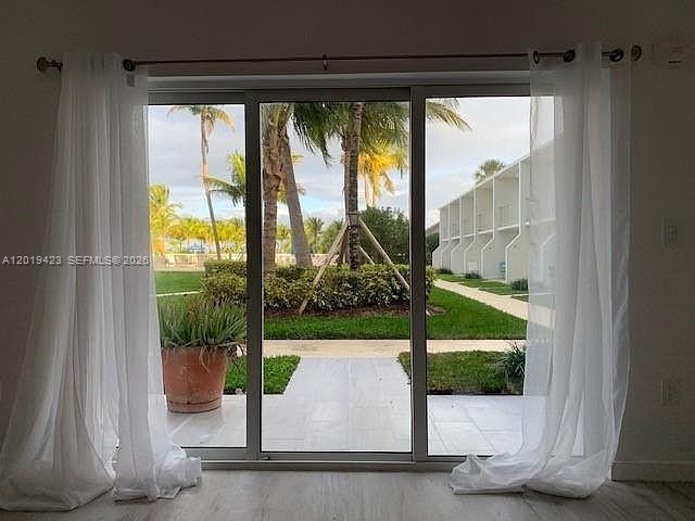 881 Ocean Dr #TH11, Key Biscayne FL 33149