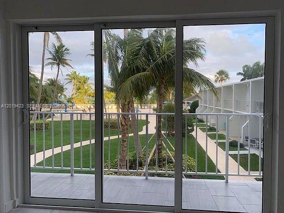 881 Ocean Dr #TH11, Key Biscayne FL 33149