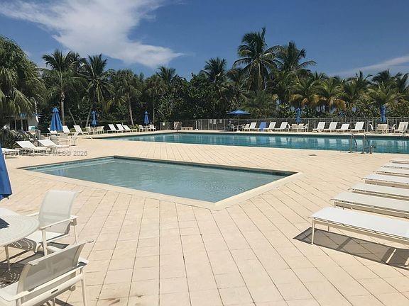 881 Ocean Dr #TH11, Key Biscayne FL 33149