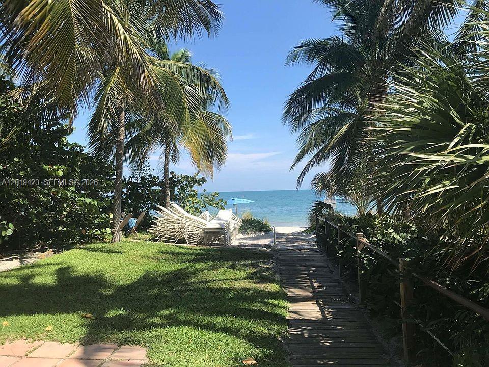 881 Ocean Dr #TH11, Key Biscayne FL 33149