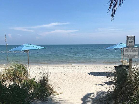 881 Ocean Dr #TH11, Key Biscayne FL 33149