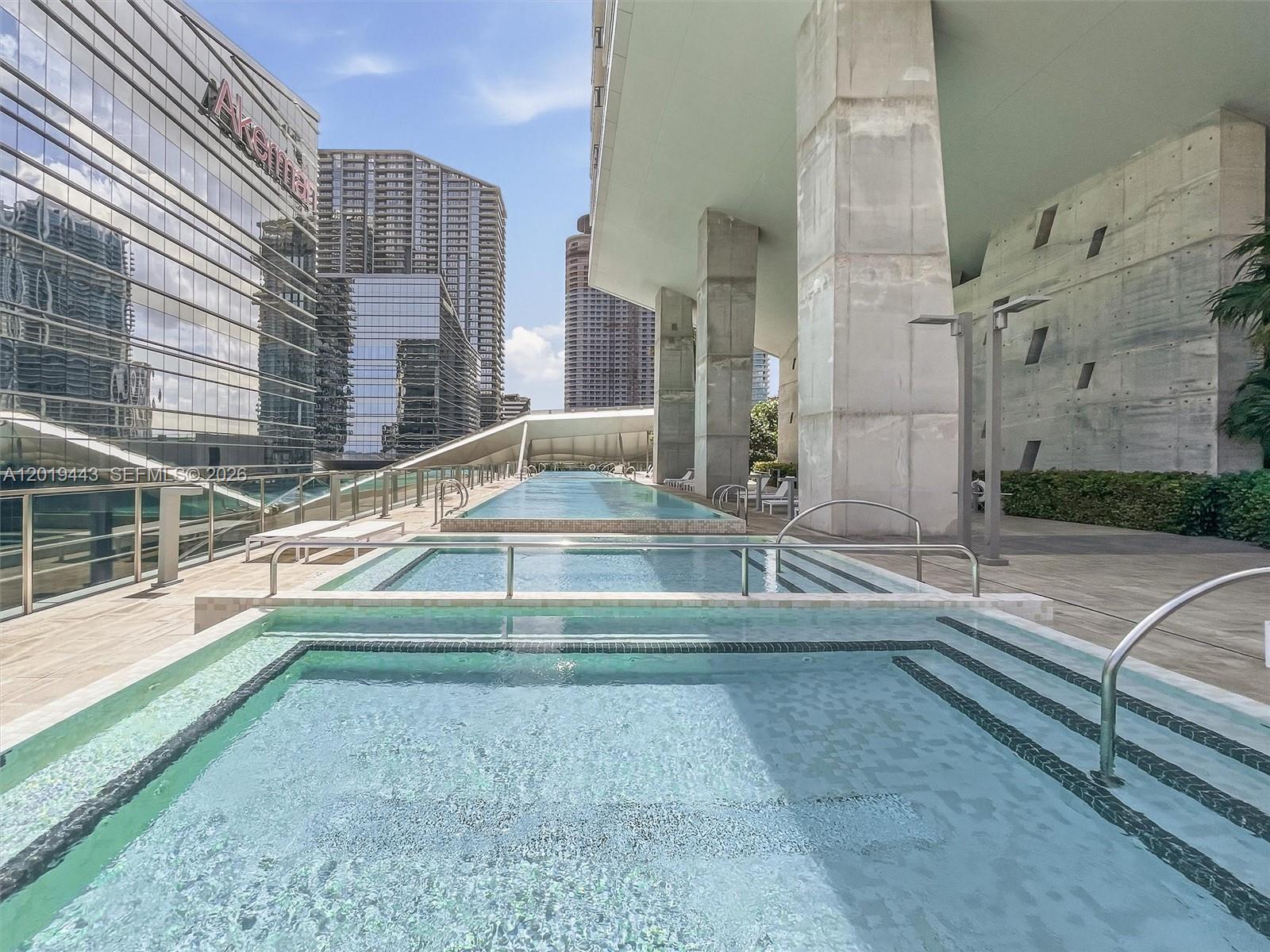 68 SE 6th St #2702, Miami FL 33131