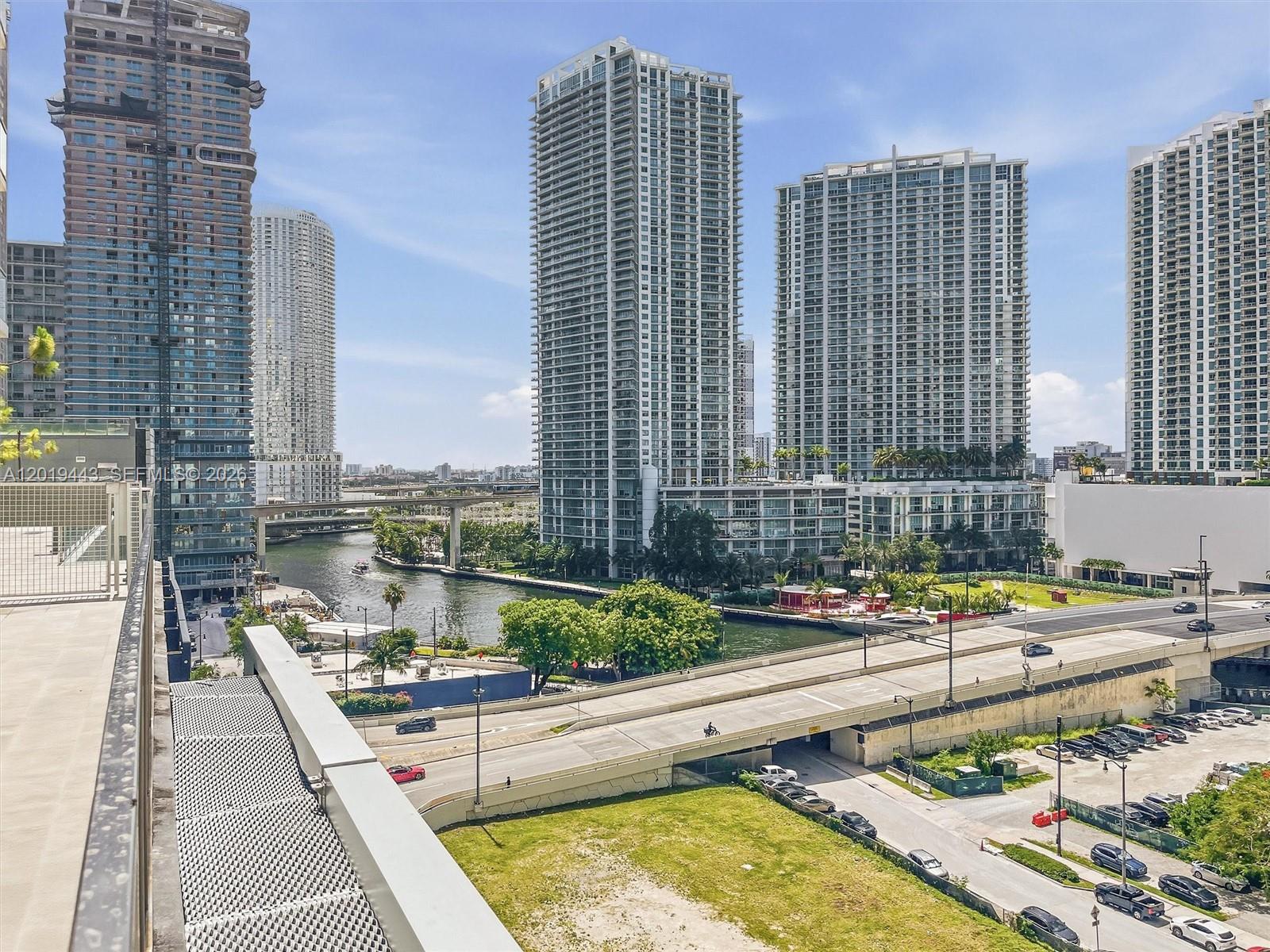 68 SE 6th St #2702, Miami FL 33131
