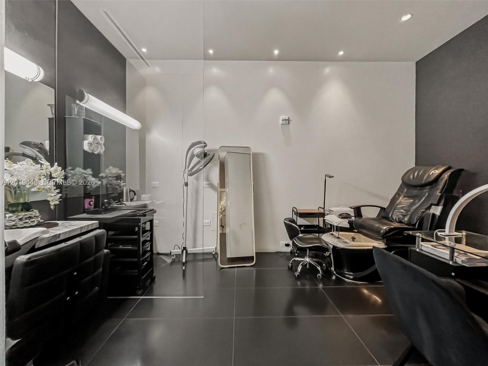 68 SE 6th St #2702, Miami FL 33131