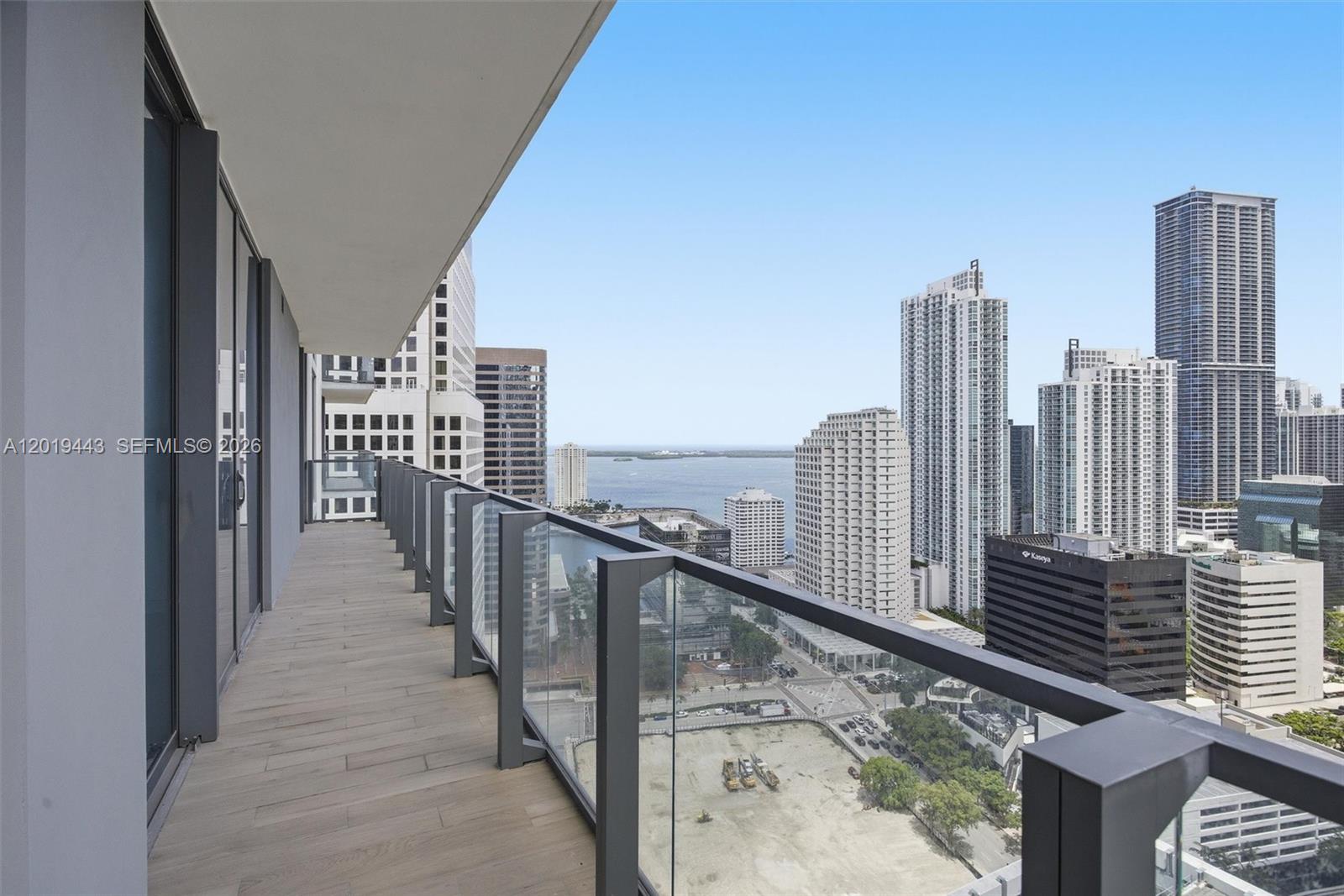68 SE 6th St #2702, Miami FL 33131