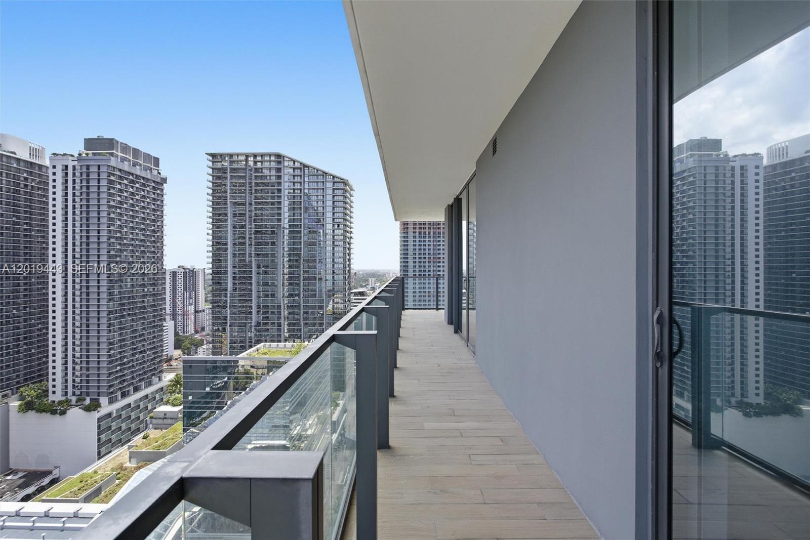68 SE 6th St #2702, Miami FL 33131