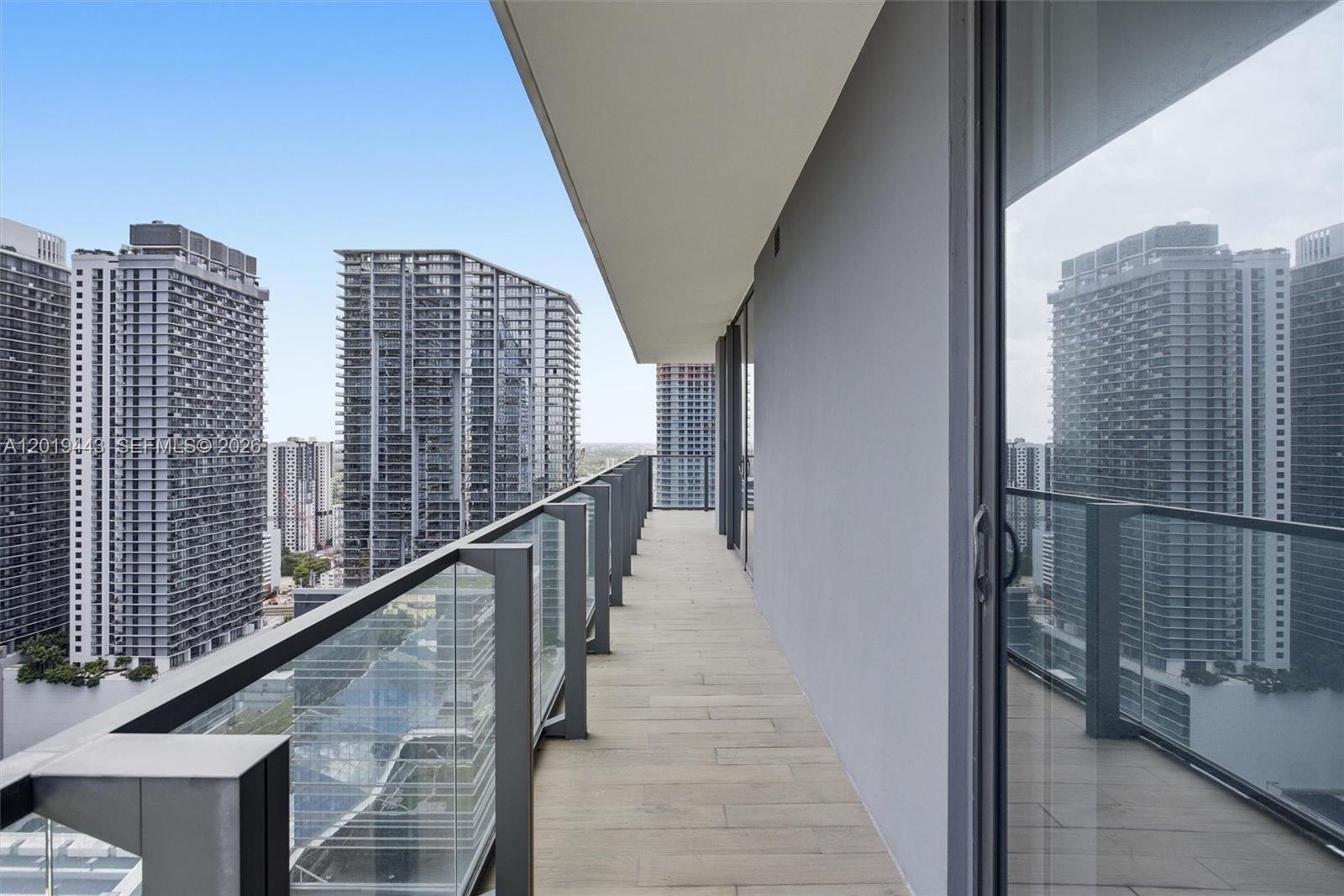 68 SE 6th St #2702, Miami FL 33131