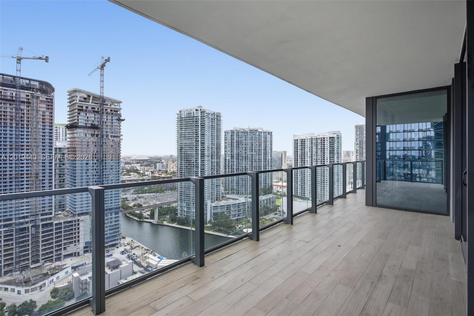 68 SE 6th St #2702, Miami FL 33131