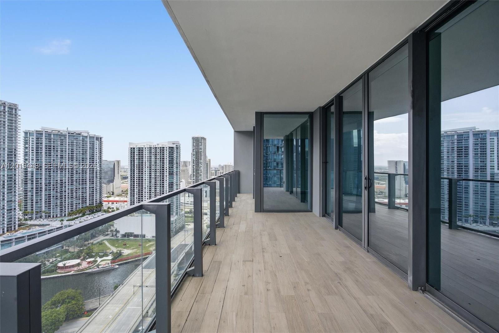 68 SE 6th St #2702, Miami FL 33131