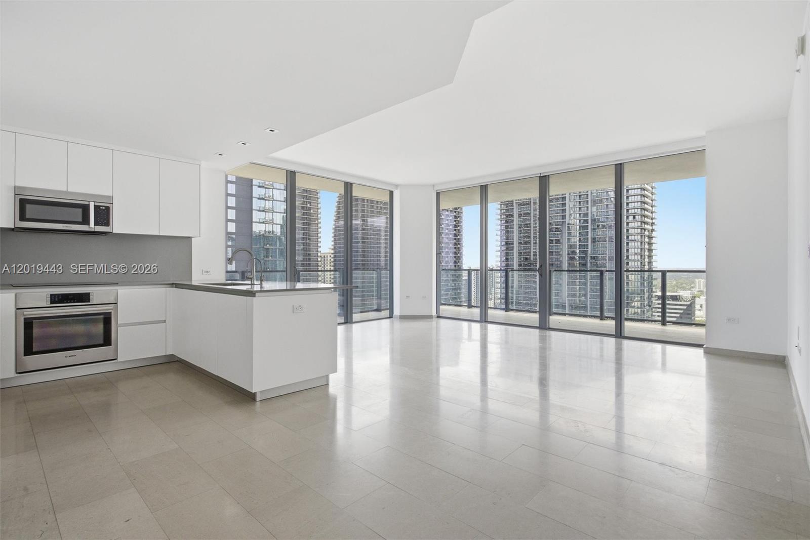 68 SE 6th St #2702, Miami FL 33131
