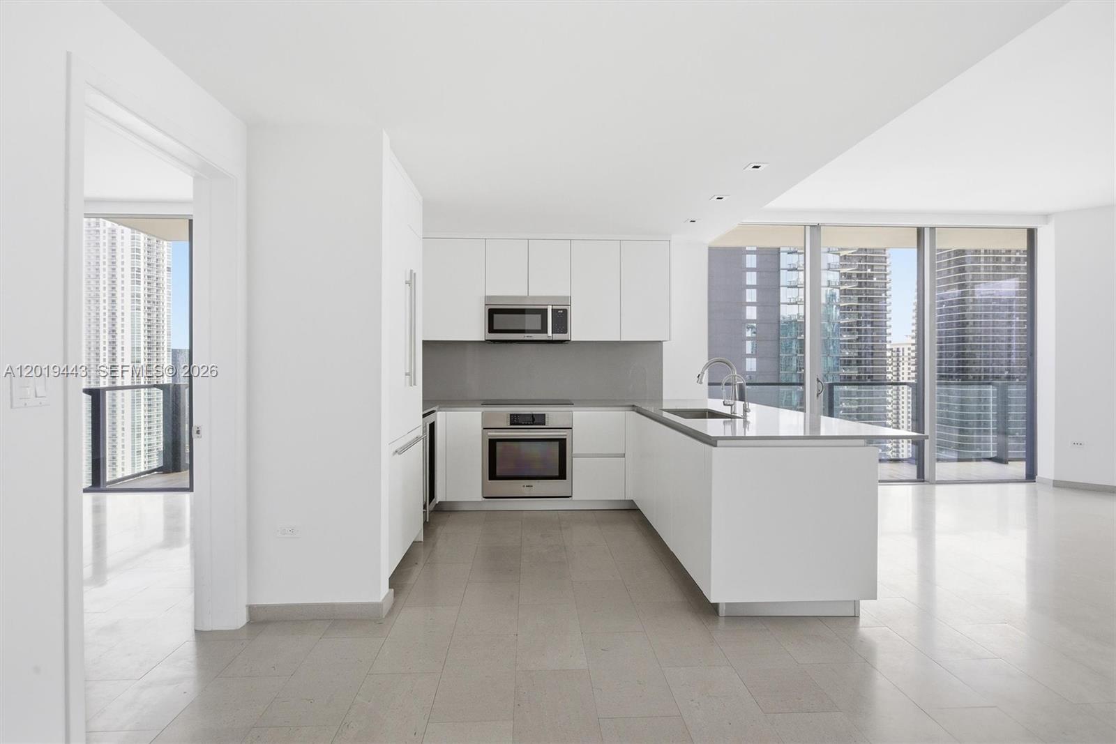 68 SE 6th St #2702, Miami FL 33131
