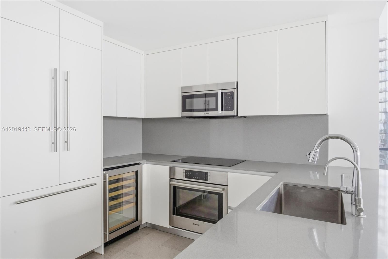 68 SE 6th St #2702, Miami FL 33131