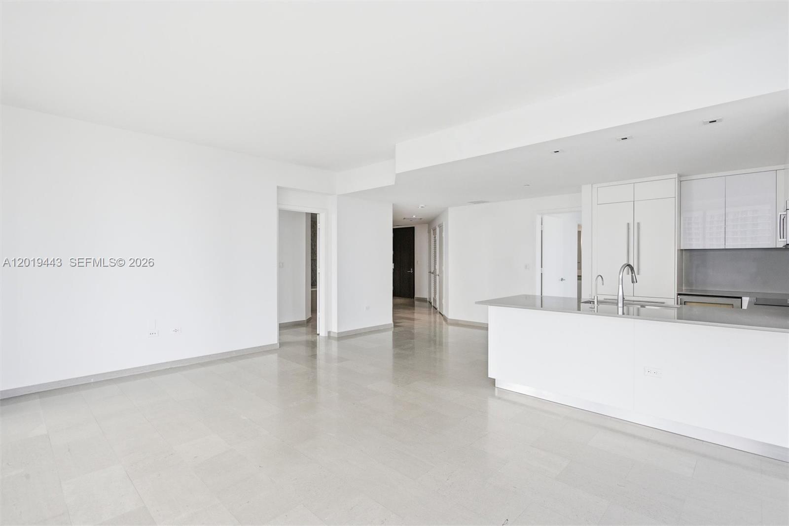 68 SE 6th St #2702, Miami FL 33131