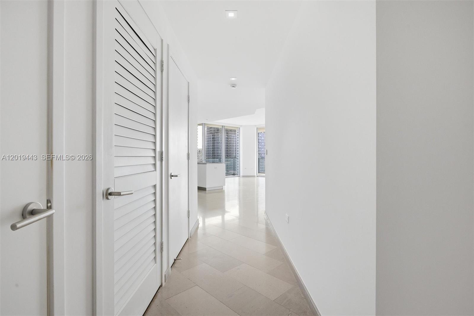 68 SE 6th St #2702, Miami FL 33131