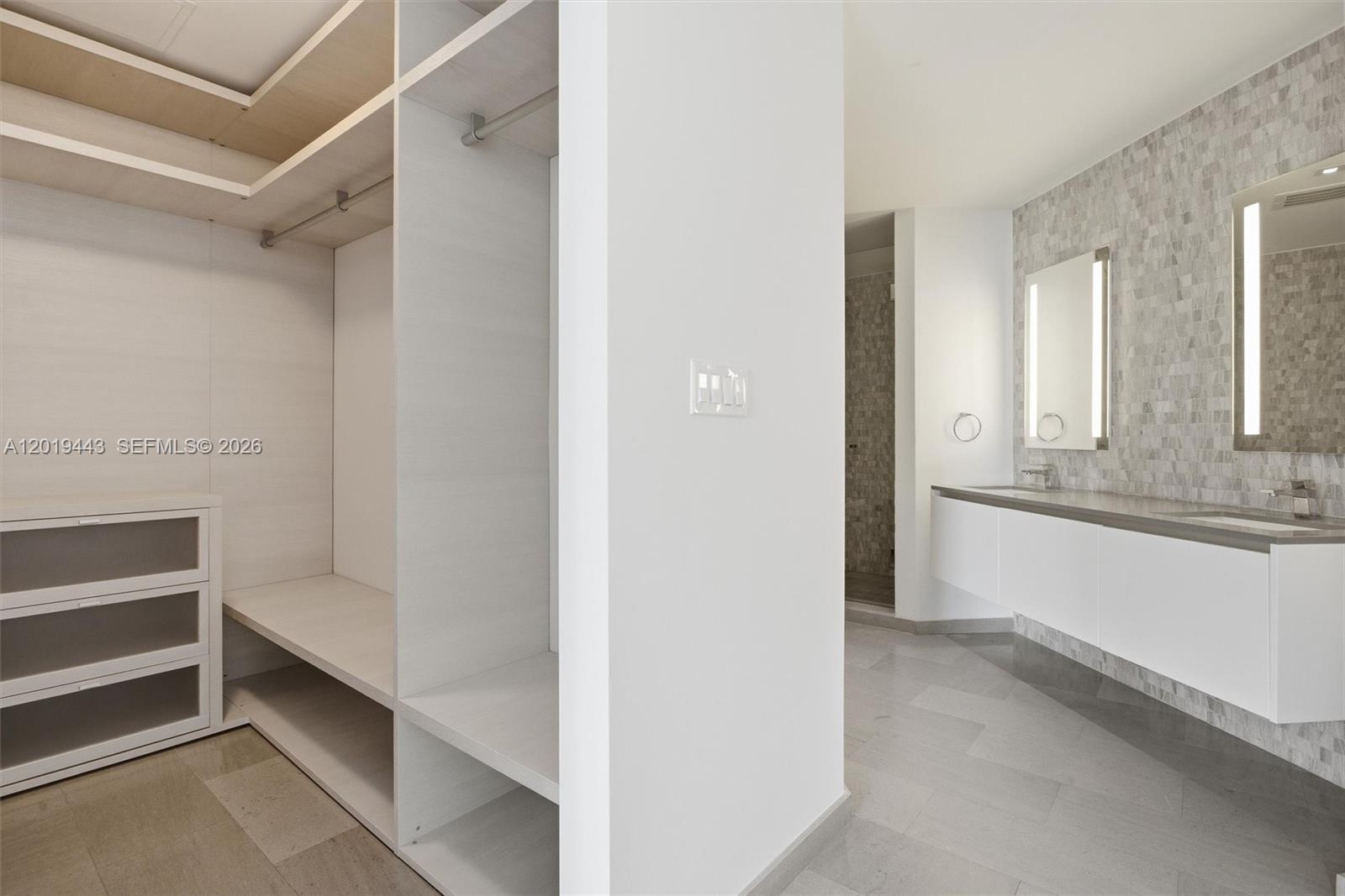 68 SE 6th St #2702, Miami FL 33131