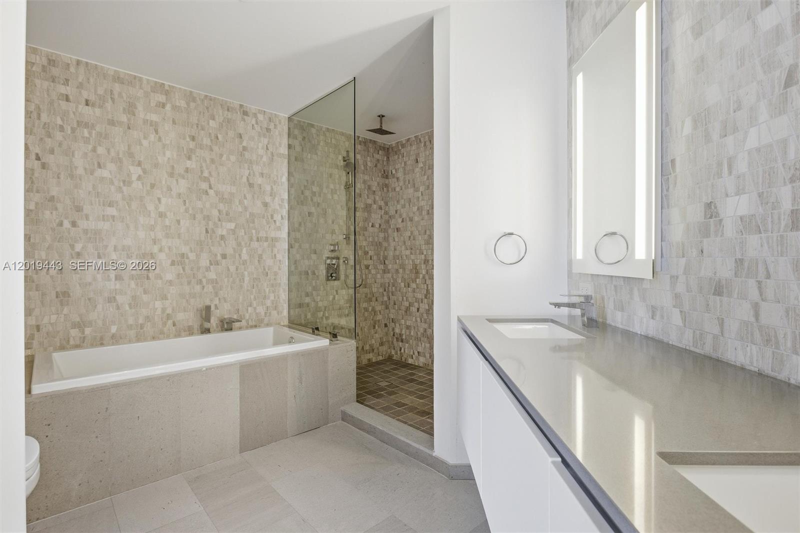 68 SE 6th St #2702, Miami FL 33131