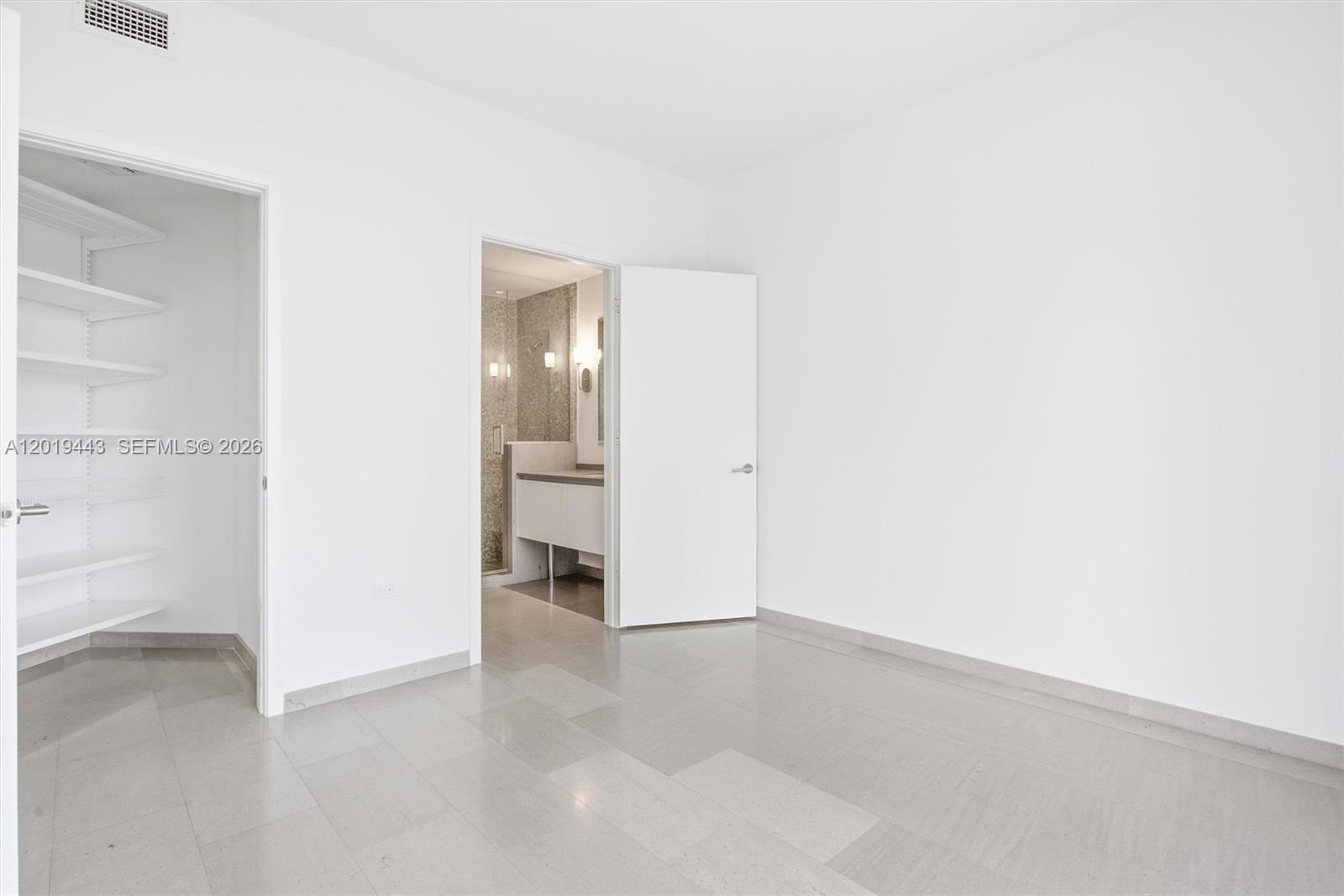 68 SE 6th St #2702, Miami FL 33131