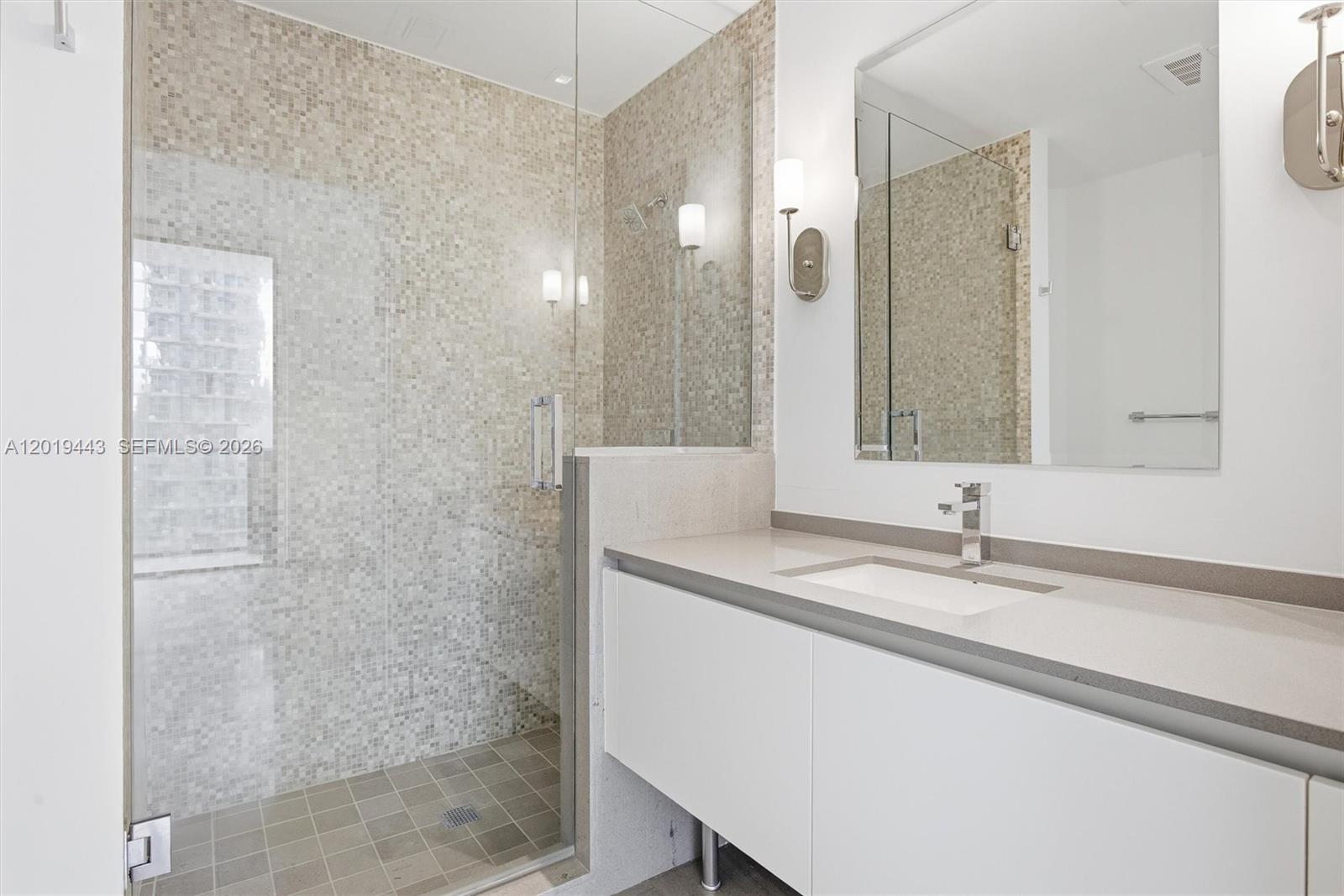68 SE 6th St #2702, Miami FL 33131