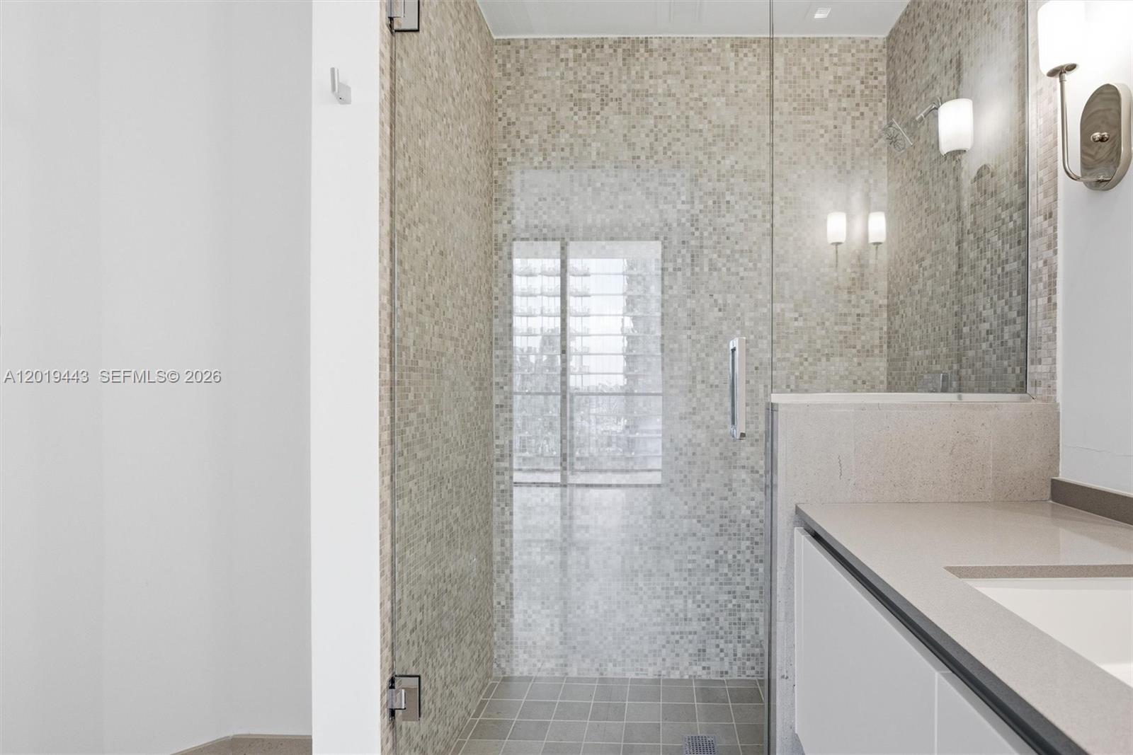 68 SE 6th St #2702, Miami FL 33131