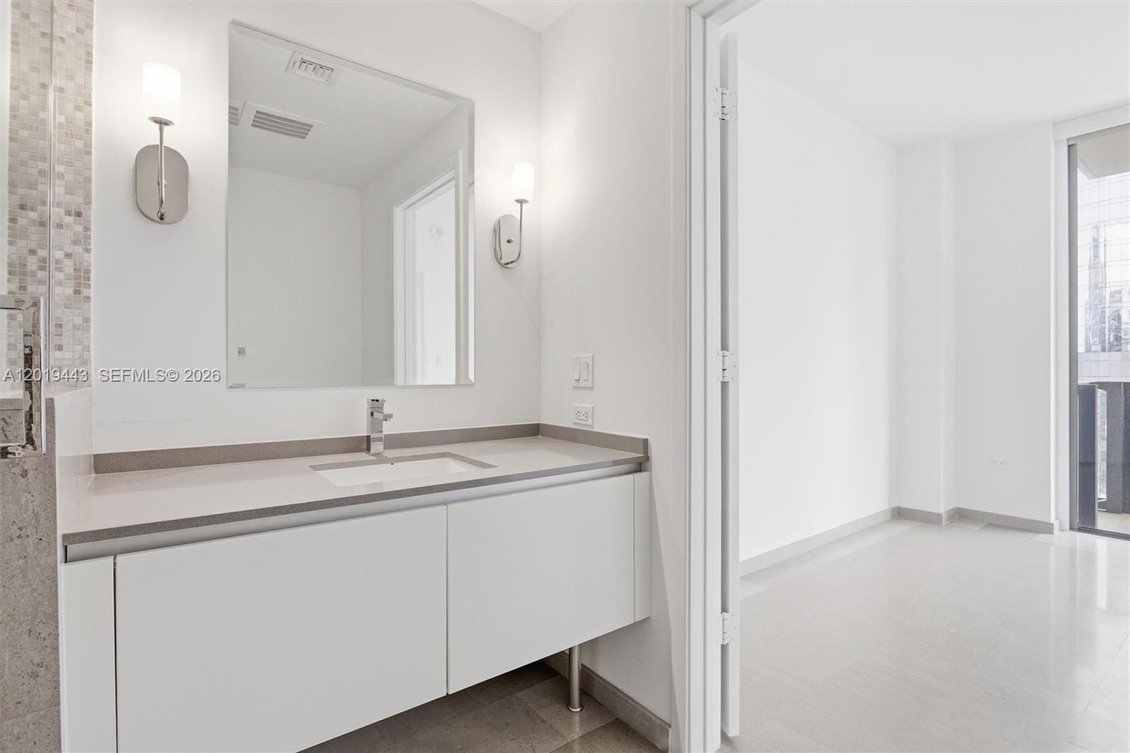 68 SE 6th St #2702, Miami FL 33131