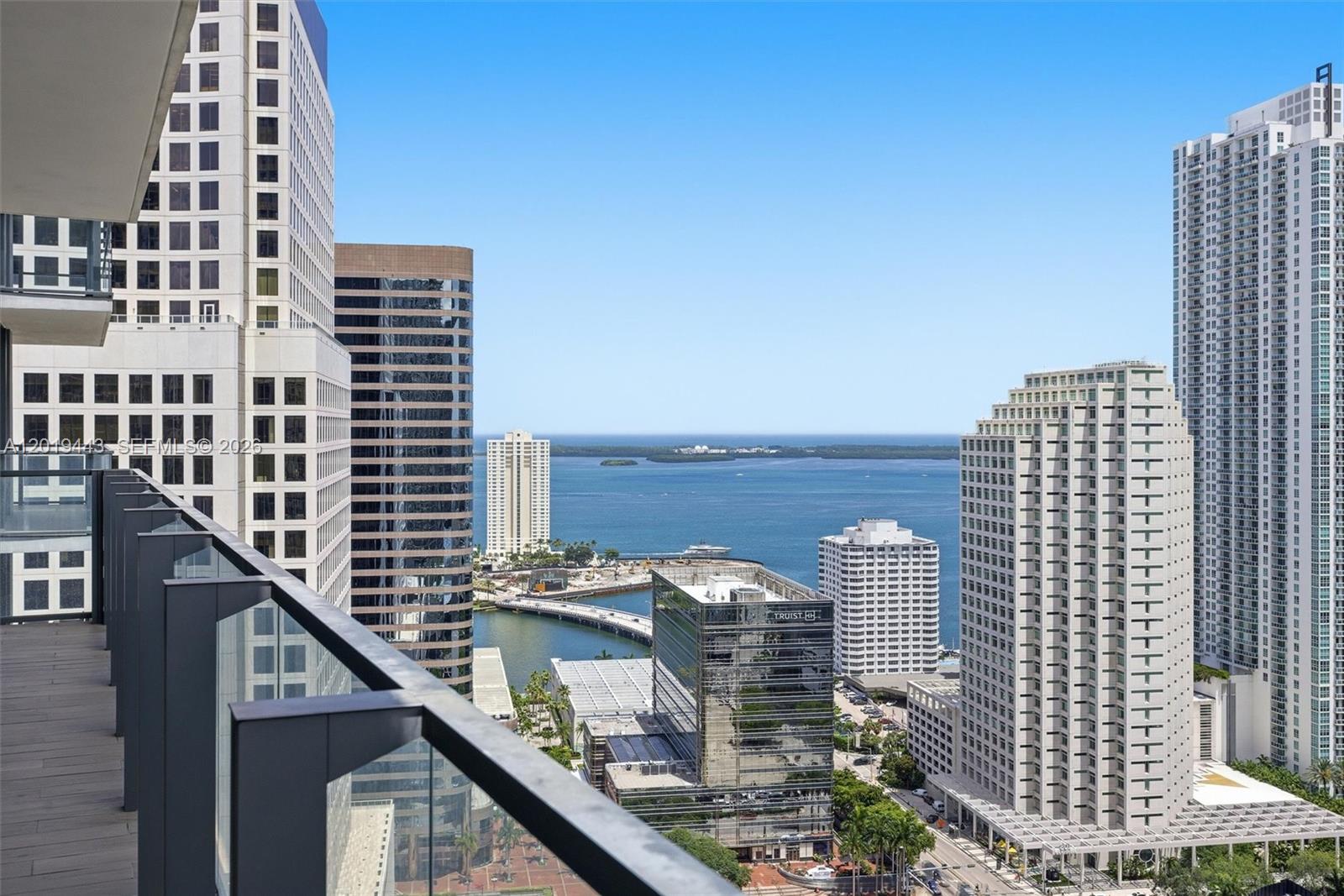 68 SE 6th St #2702, Miami FL 33131