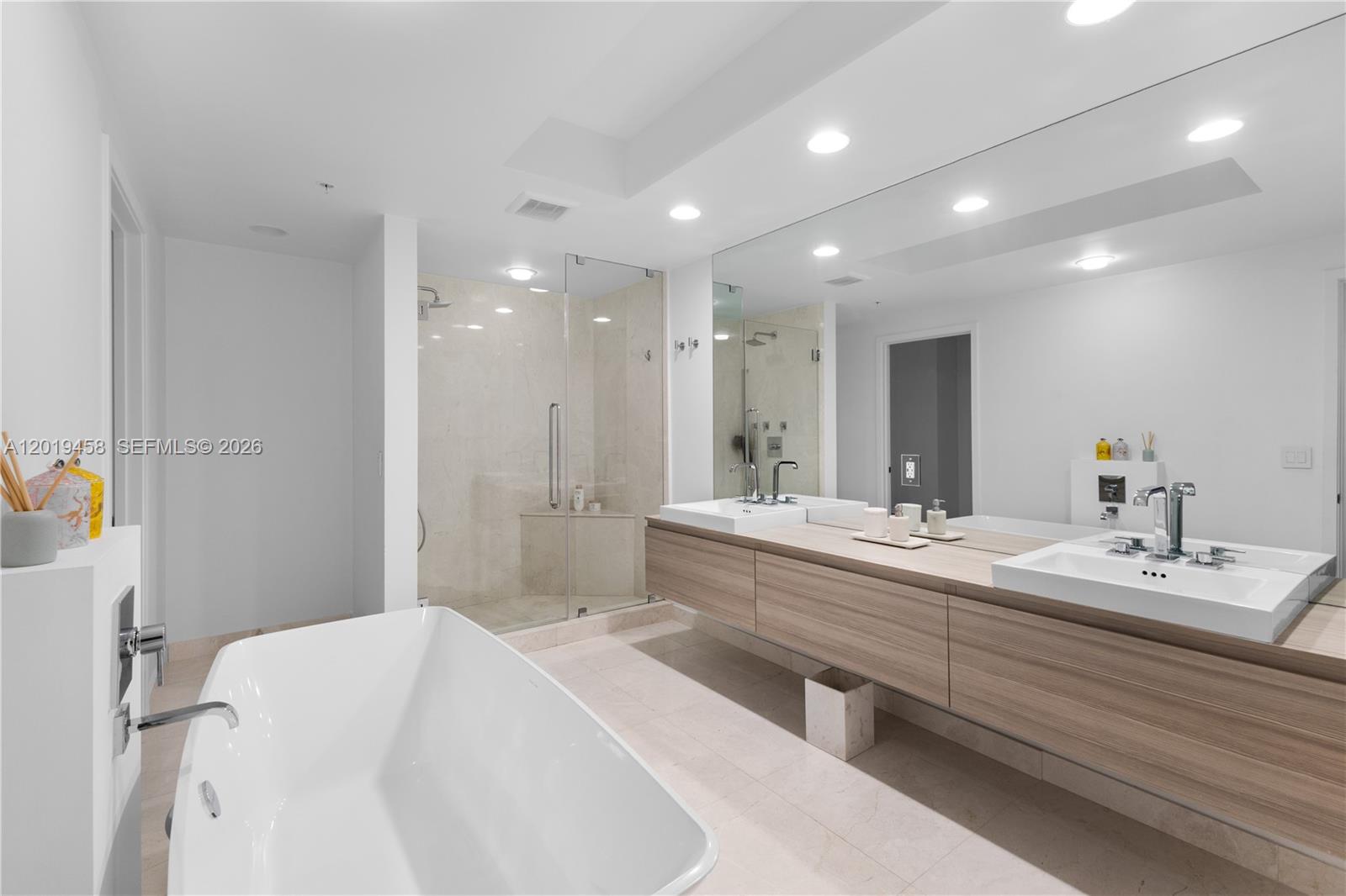 17111 Biscayne Blvd #1406, North Miami Beach FL 33160