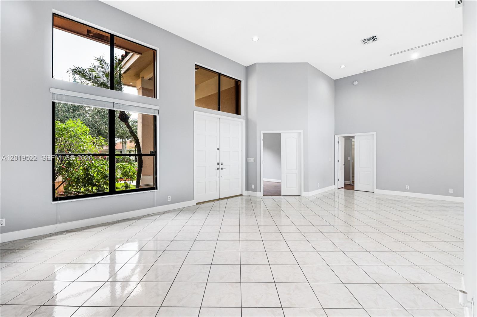 1256 S Manor Dr S, Weston FL 33326