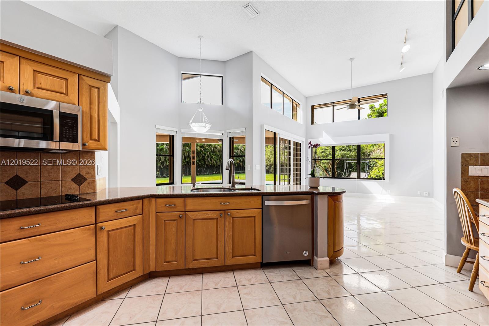 1256 S Manor Dr S, Weston FL 33326