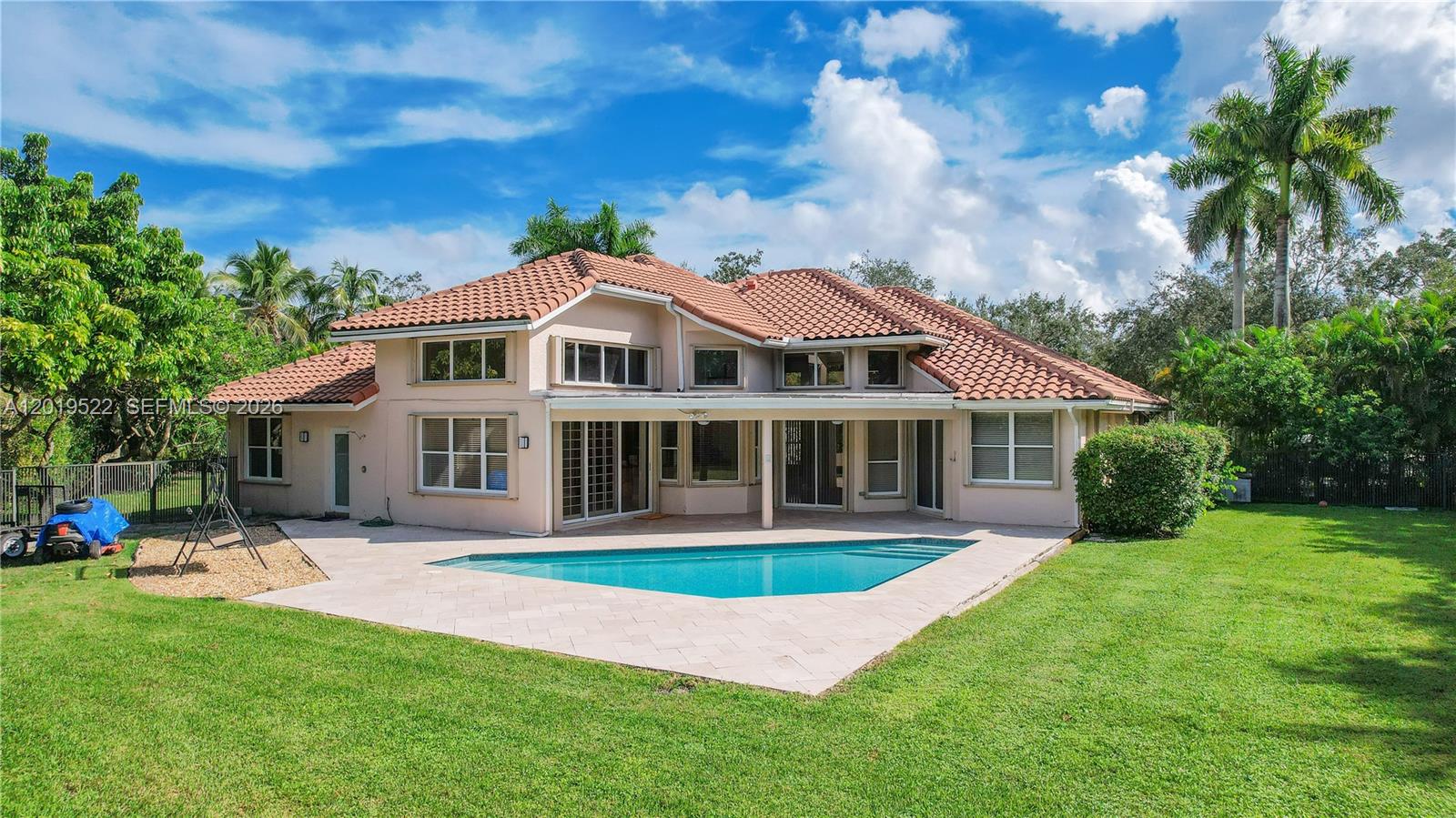 1256 S Manor Dr S, Weston FL 33326